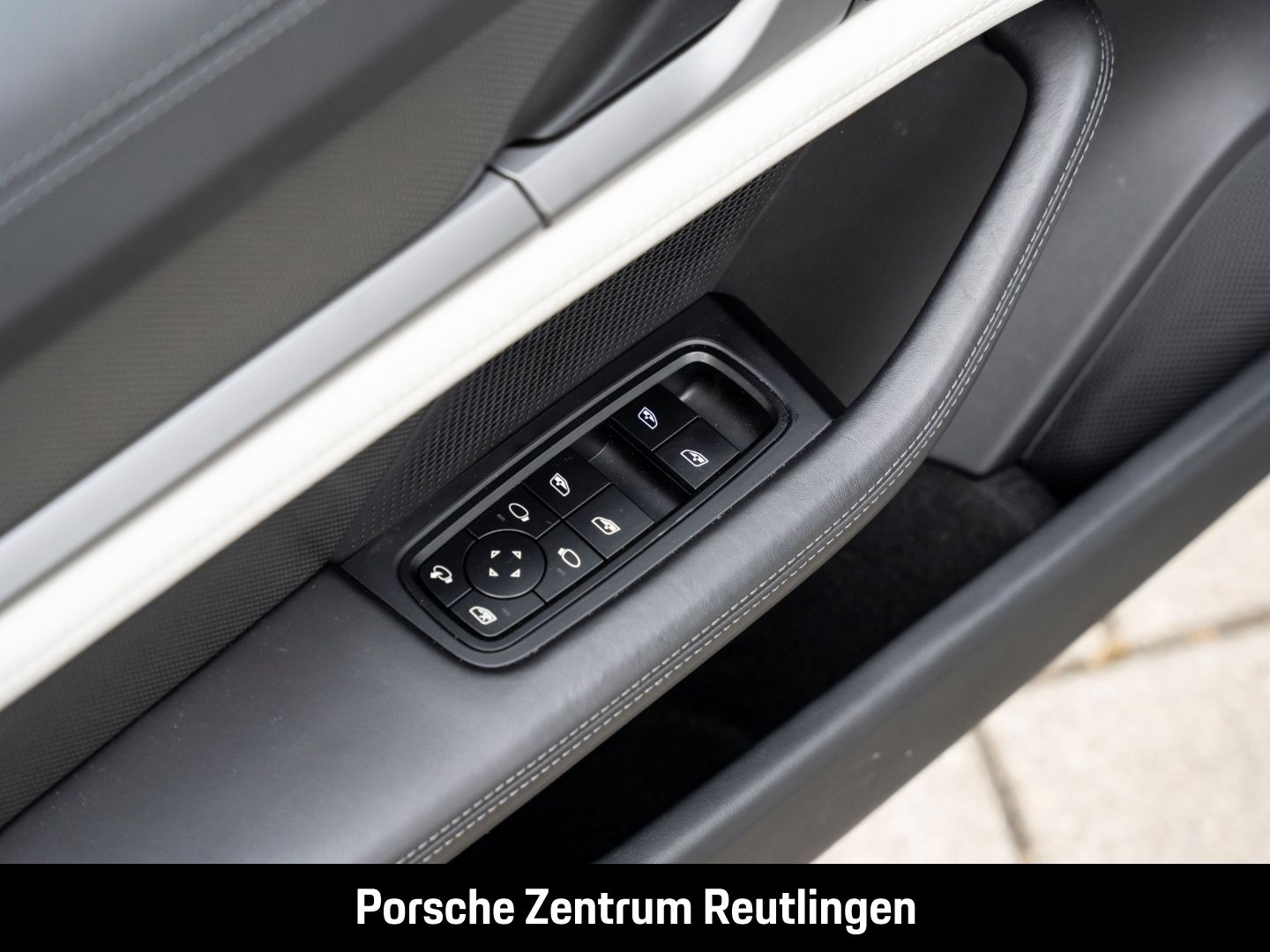 Porsche Taycan Turbo S Cross Turismo InnoDrive Head-Up