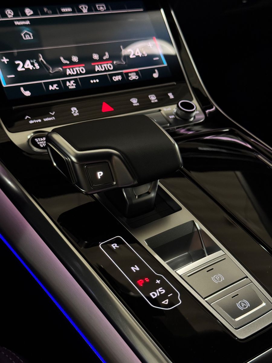 Audi Q8 50 TDI quattro S-LINE - Samsaru's Car Outlet