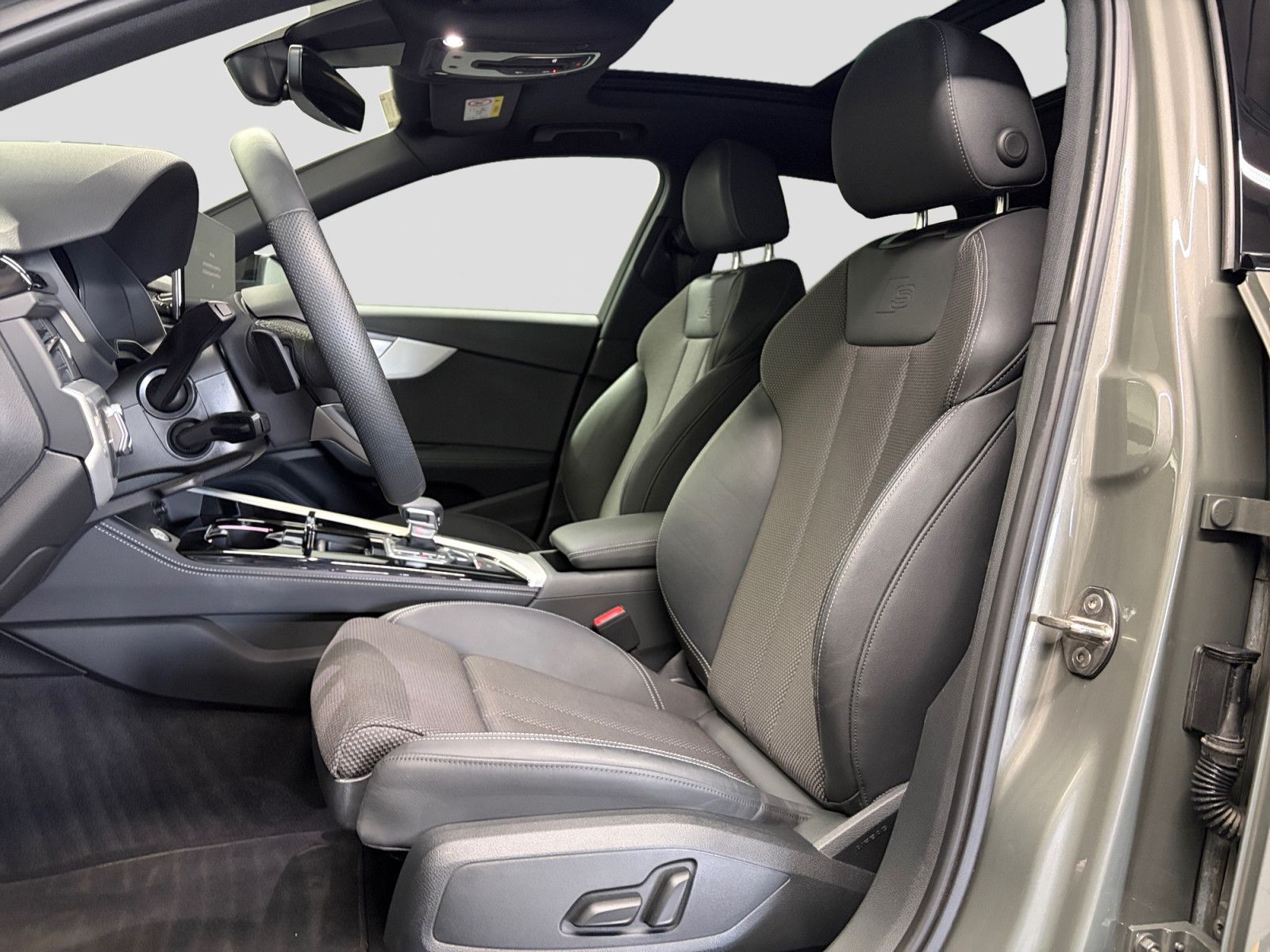 Audi A4 Avant 45 TFSI quattro S line AHK Pano HUD Mat