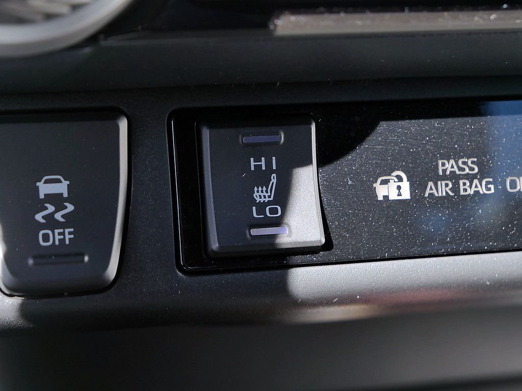 Toyota RAV 4 Plug-in Hybrid 4x4 AHK 1850 KG HUD teampla
