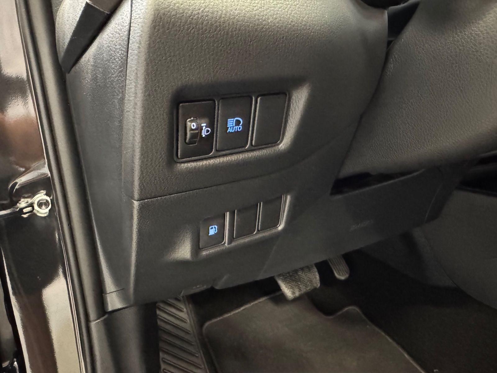 Toyota C-HR 2.0 Hybrid Business Edition - Samsaru's Car Outlet