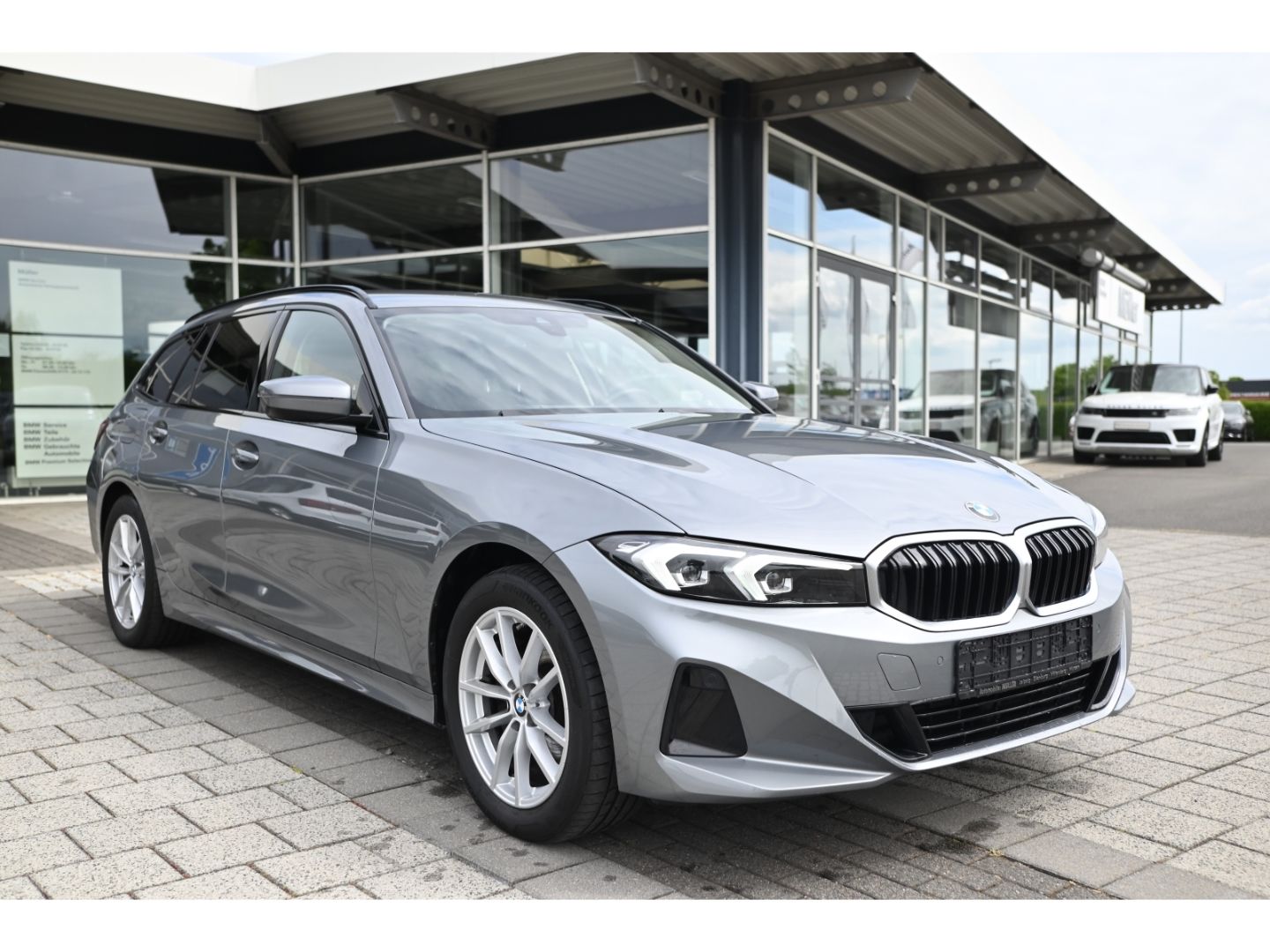 BMW 320d xDrive Touring - Samsaru's Car Outlet