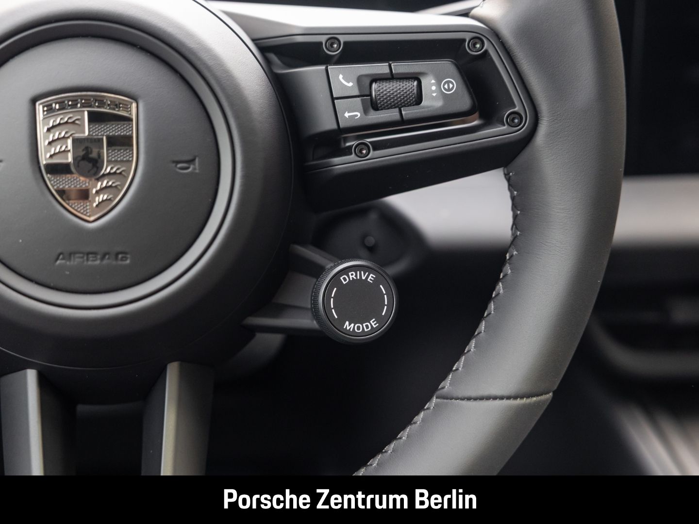 Porsche Macan Turbo Burmester Rückfahrkamera Panorama