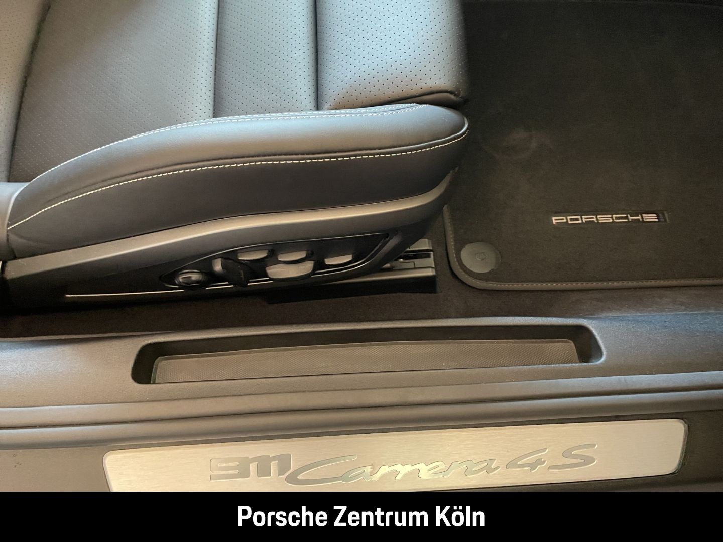 Porsche 992 911 Carrera 4S Cabriolet BOSE Sportabgas LED