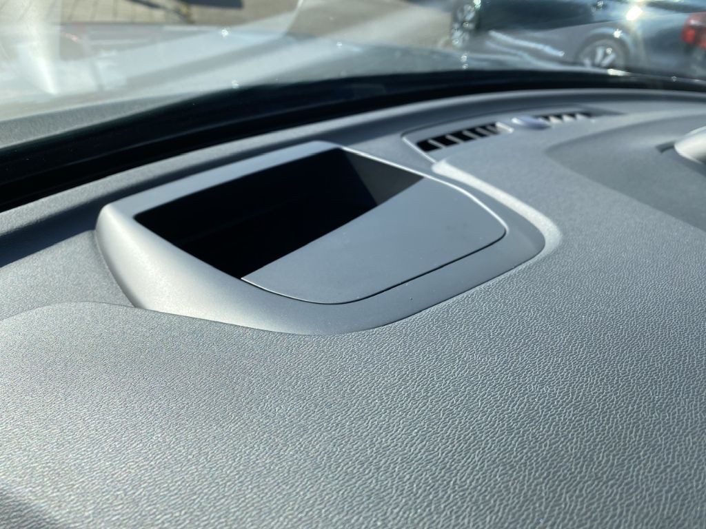 Volvo XC60 R Design Recharge Plug-In Hybrid AWD T8 Twi