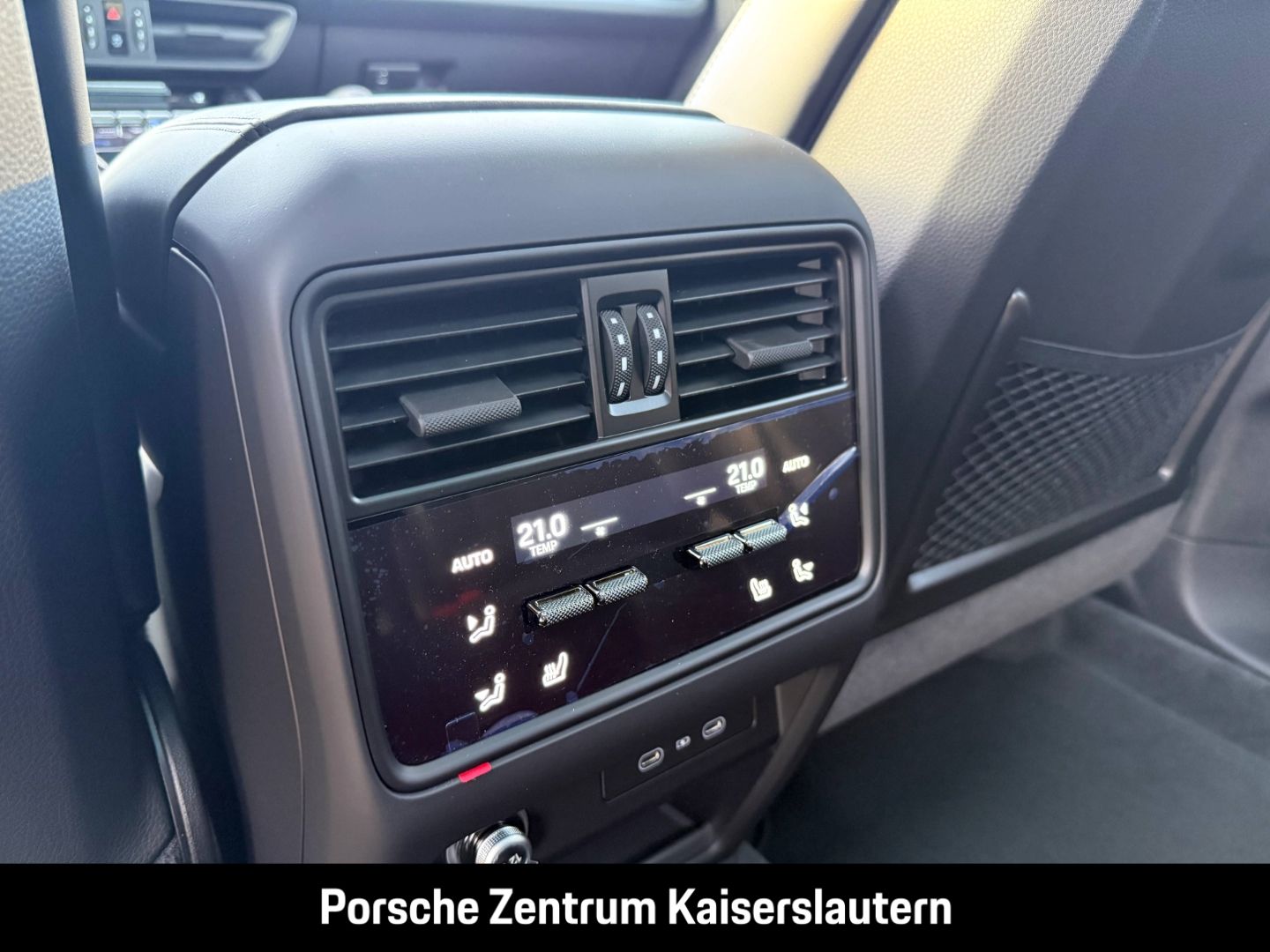 Porsche Cayenne E-Hybrid Black Edition HA-Lenkung 21-Zol