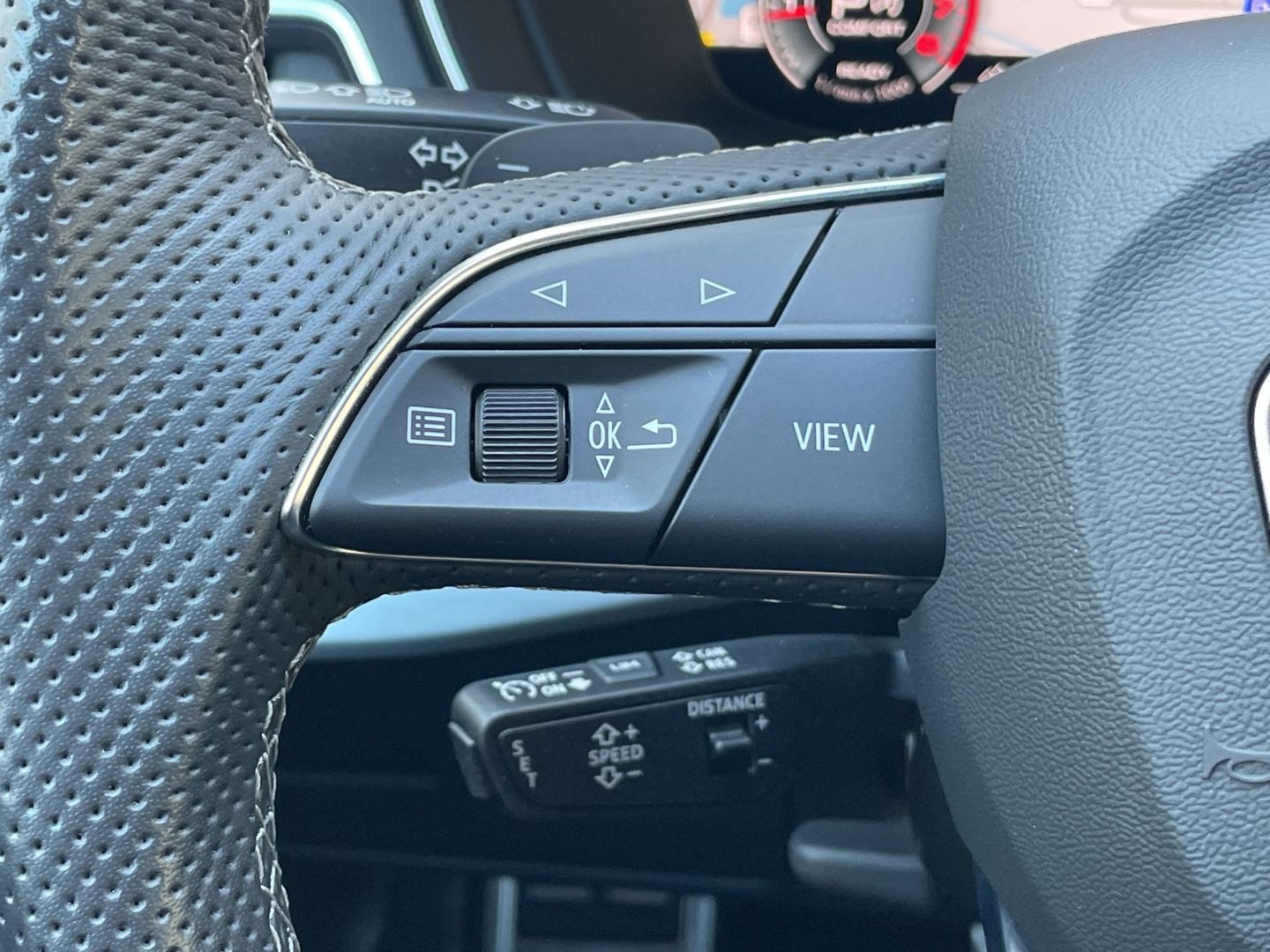 Audi A4 40 TFSI Avant S line quattro Matrix/AHK/Pano/