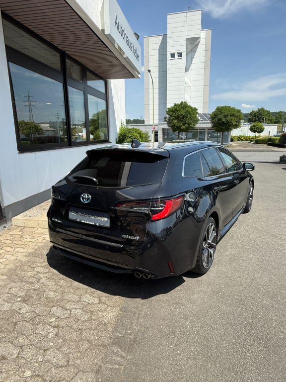Toyota Corolla 2.0 Hybrid Touring Sports Lounge - Samsaru's Car Outlet