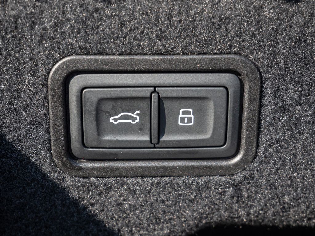 Audi A8 lang 60TFSI quattro - Samsaru's Car Outlet