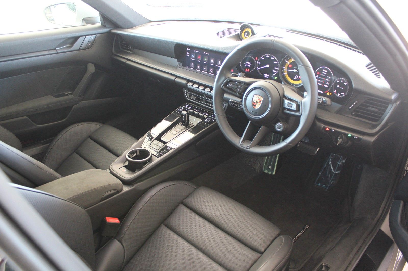 Porsche 992 Carrera 4 GTS RHD/ACC/Sportabgas/Lift/S-Dach