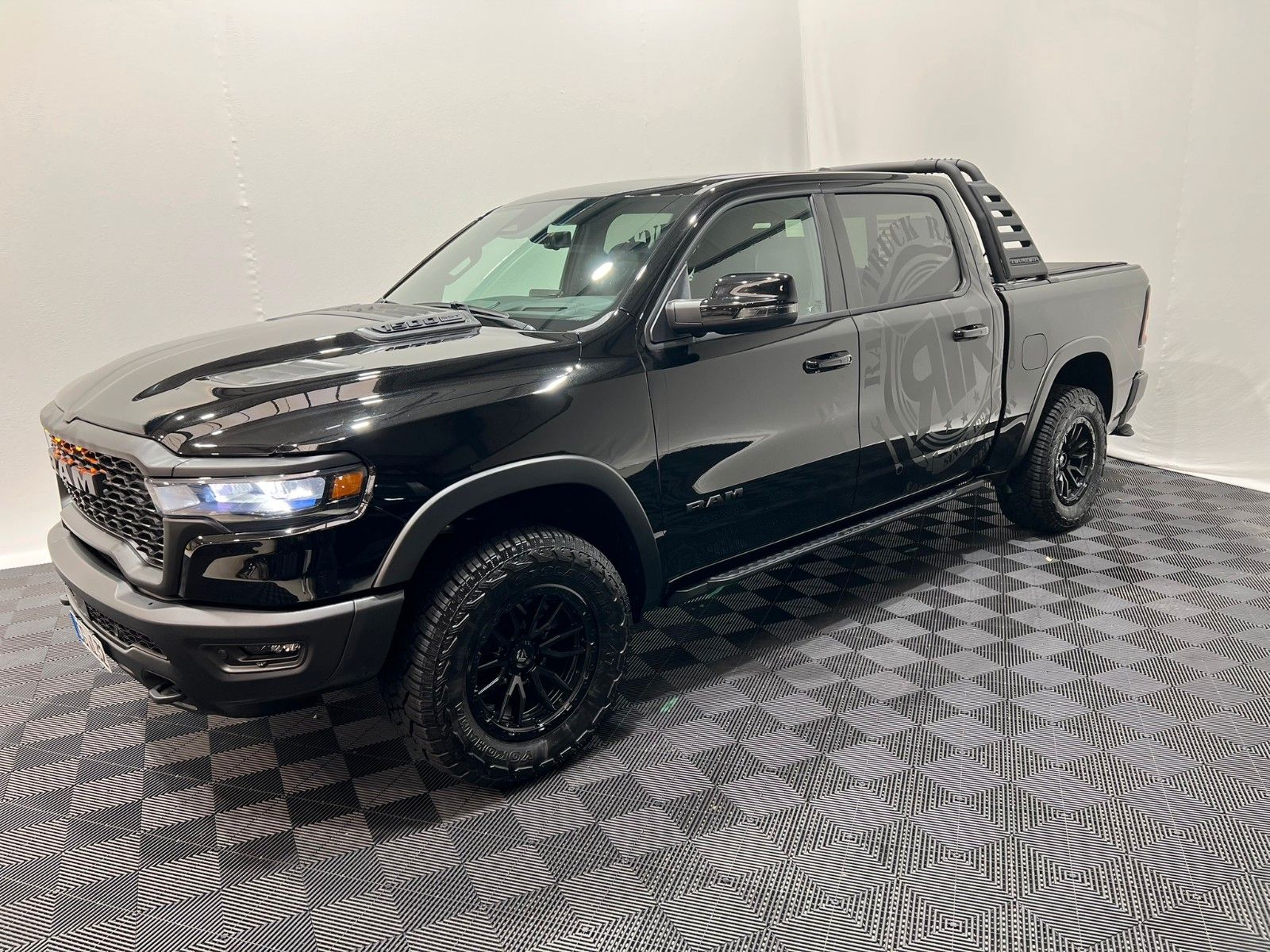 Dodge RAM 1500 Rebel Night Premium 3.0L MY25 RTR Umbau
