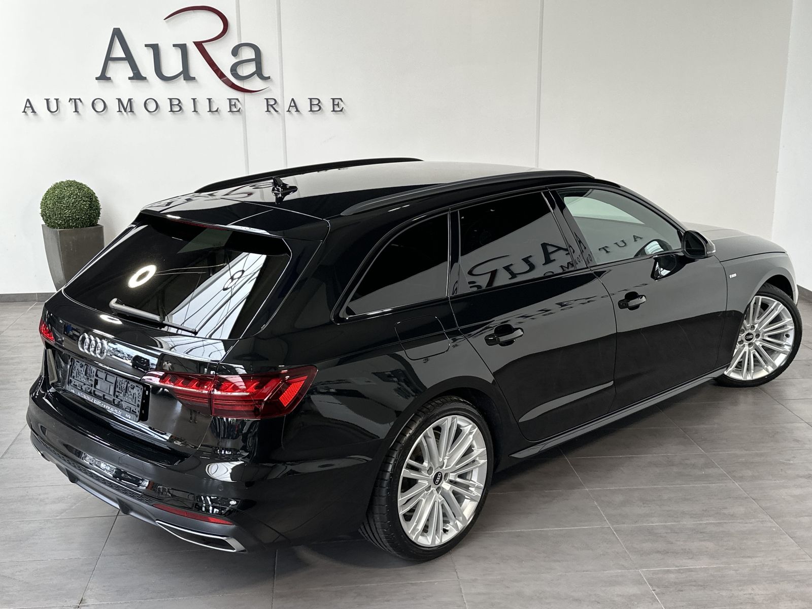 Audi A4 Avant 40 TFSI S-Line - Samsaru's Car Outlet