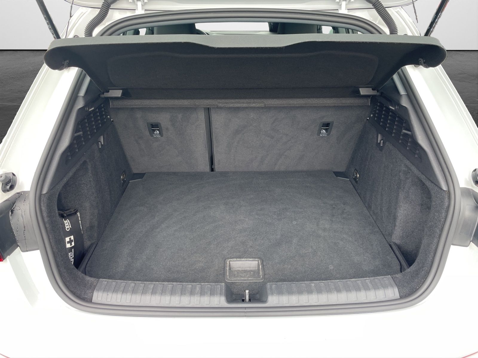 Audi A3 Sportback 40 TFSI e S tronic S line - Samsaru's Car Outlet