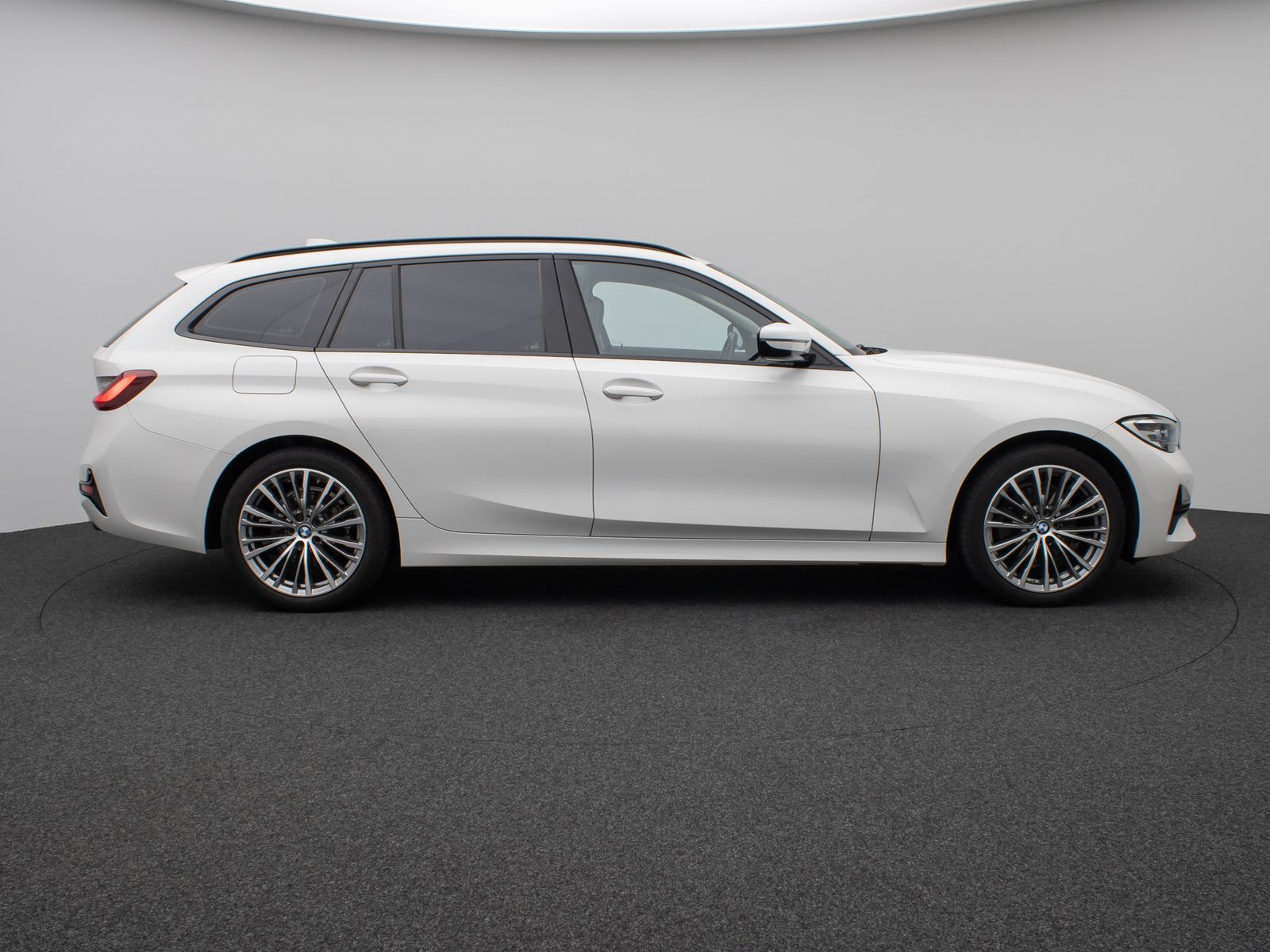 BMW 320d SportLine - Samsaru's Car Outlet