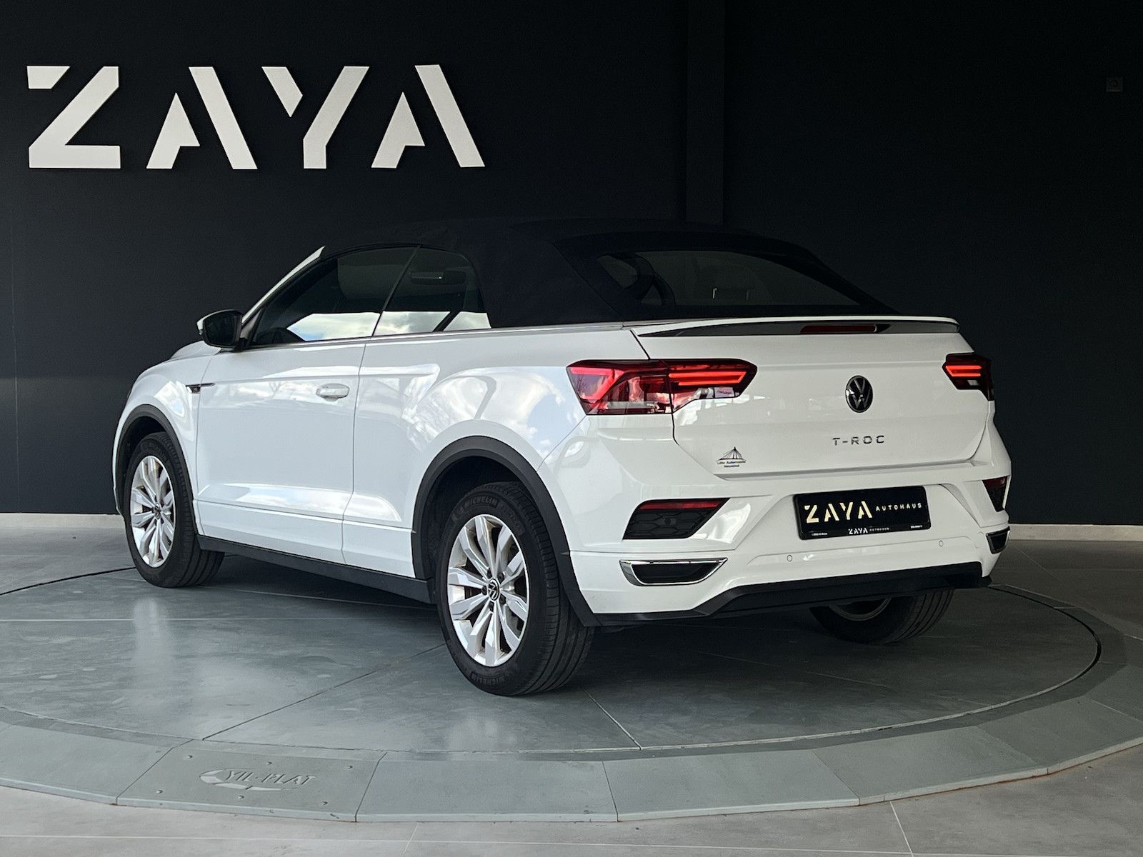 Volkswagen T-Roc 1.5 TSI R-Line - Samsaru's Car Outlet
