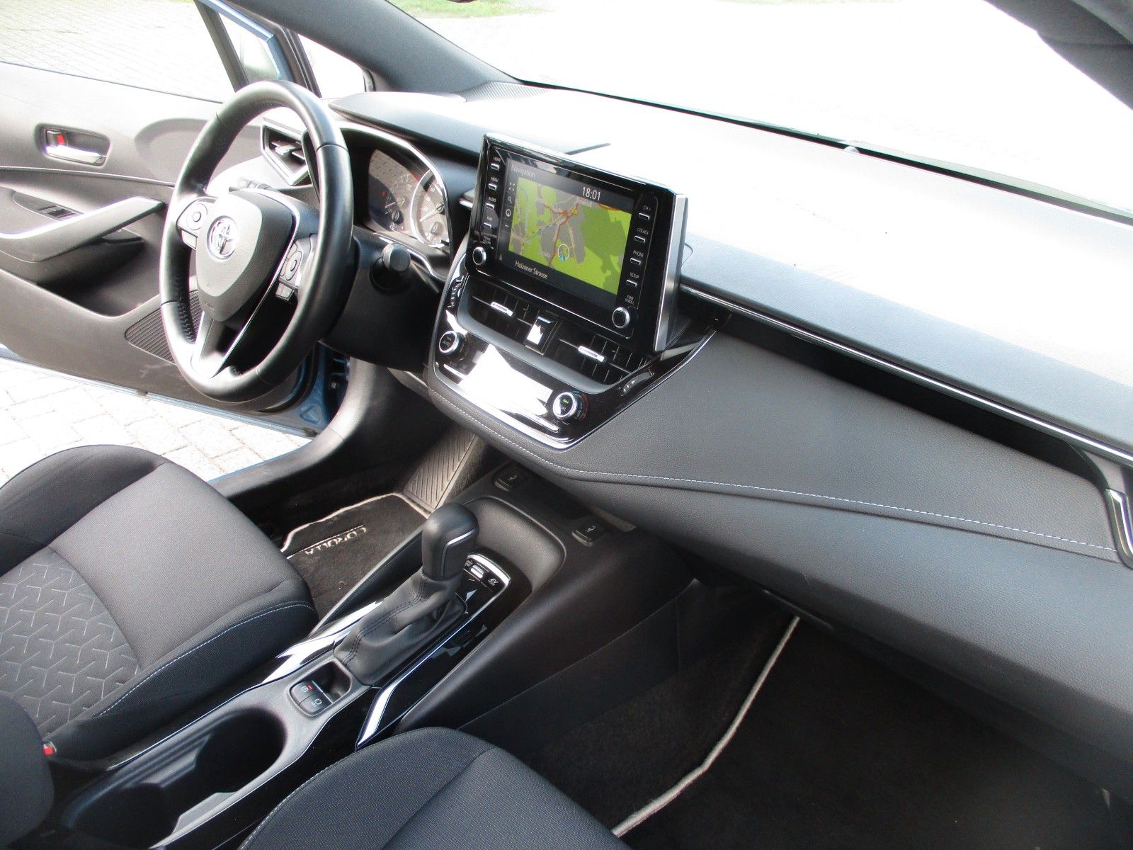 Toyota Corolla 1.8 Hybrid Comfort Touring Sports - Samsaru's Car Outlet