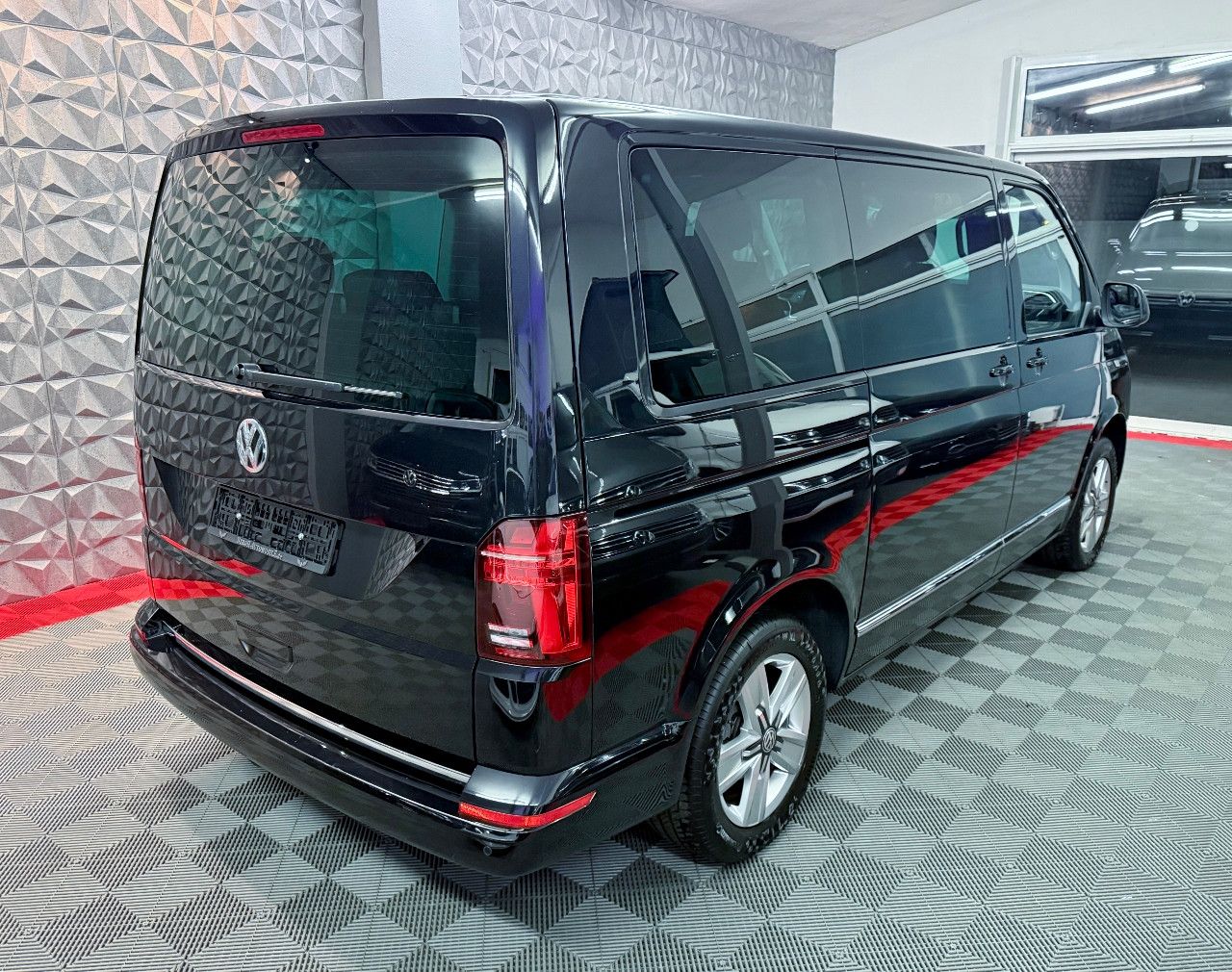 Volkswagen T6.1 Multivan 2.0 TDI DSG 4Motion - Samsaru's Car Outlet