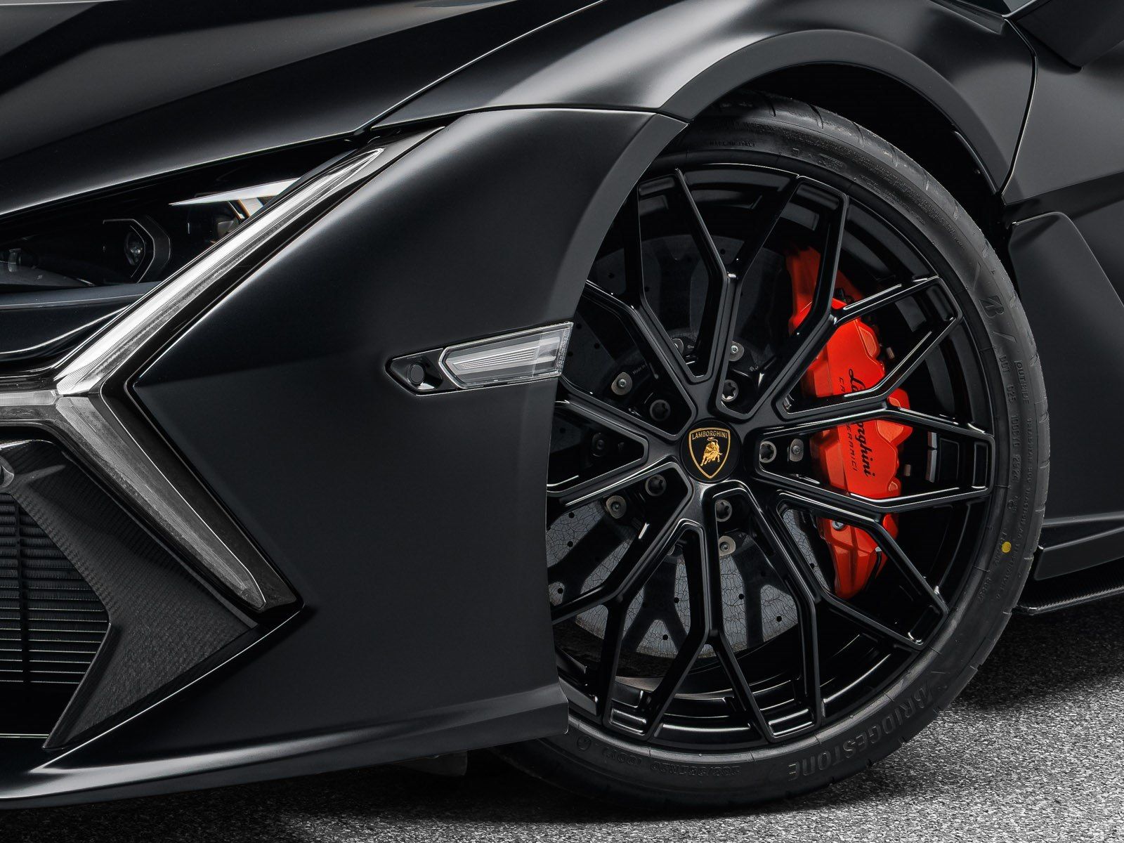 Lamborghini Revuelto