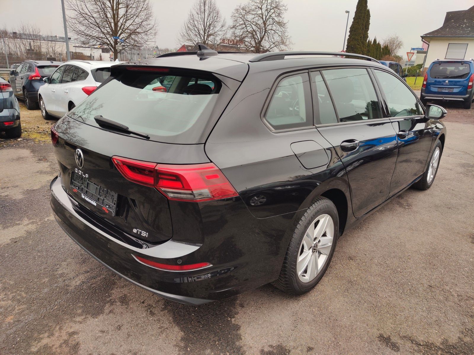 Volkswagen Golf VIII Variant Life eTSI DSG - Samsaru's Car Outlet