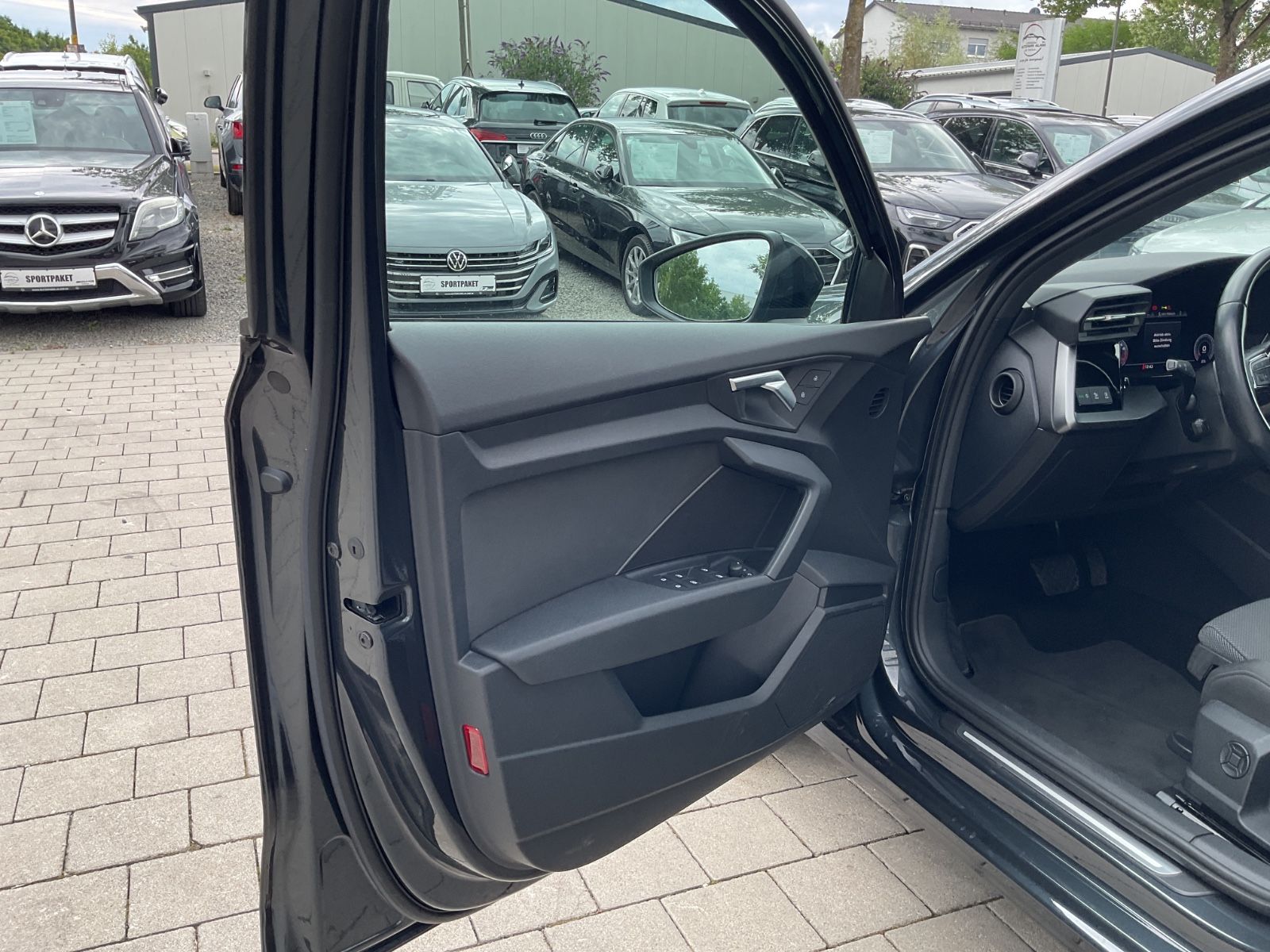 Audi A3 Sportback 35 TFSI advanced - Samsaru's Car Outlet