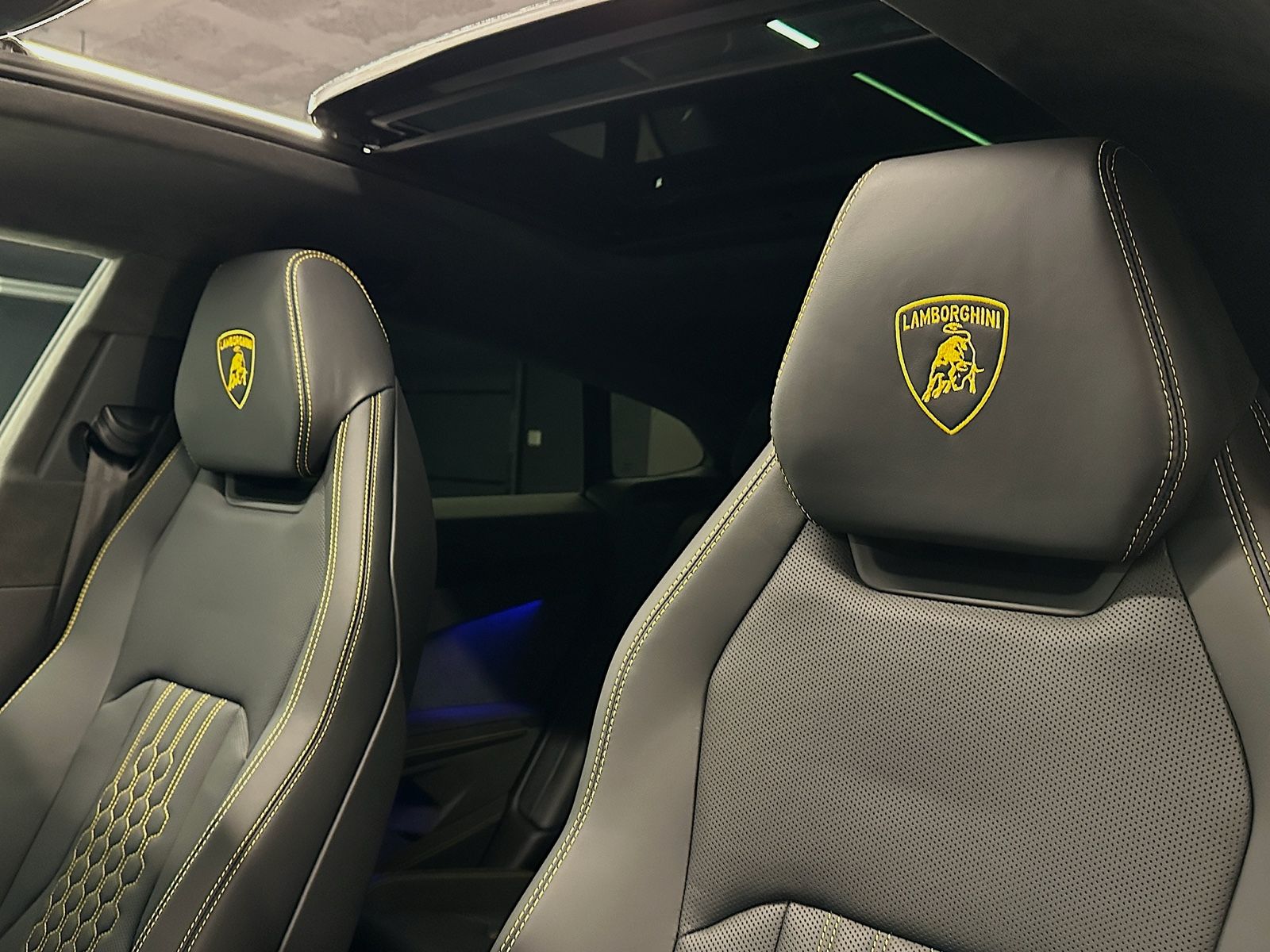 Lamborghini Urus 4.0 V8 PHEV SE - Samsaru's Car Outlet