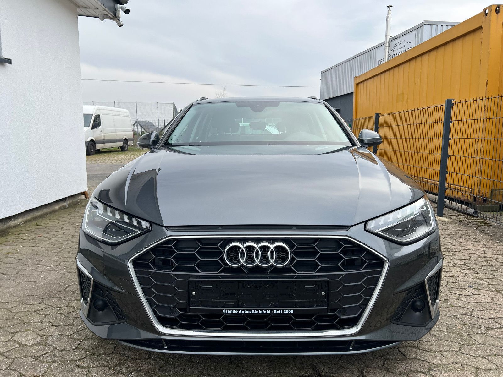 Audi A4 Avant 40 S line - Samsaru's Car Outlet