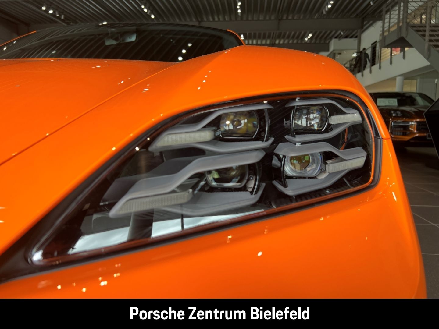 Porsche Taycan GTS Pastellorange Soft-Close SurroundView