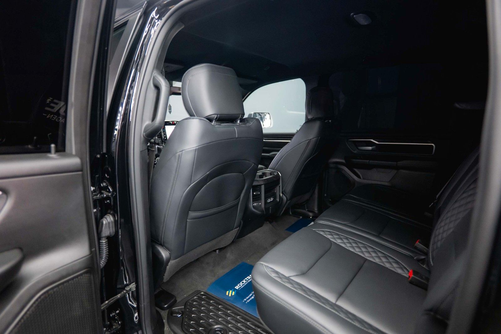 Dodge RAM 5.7 V8 HEMI 4x4 OFFROAD Night Limited 19%