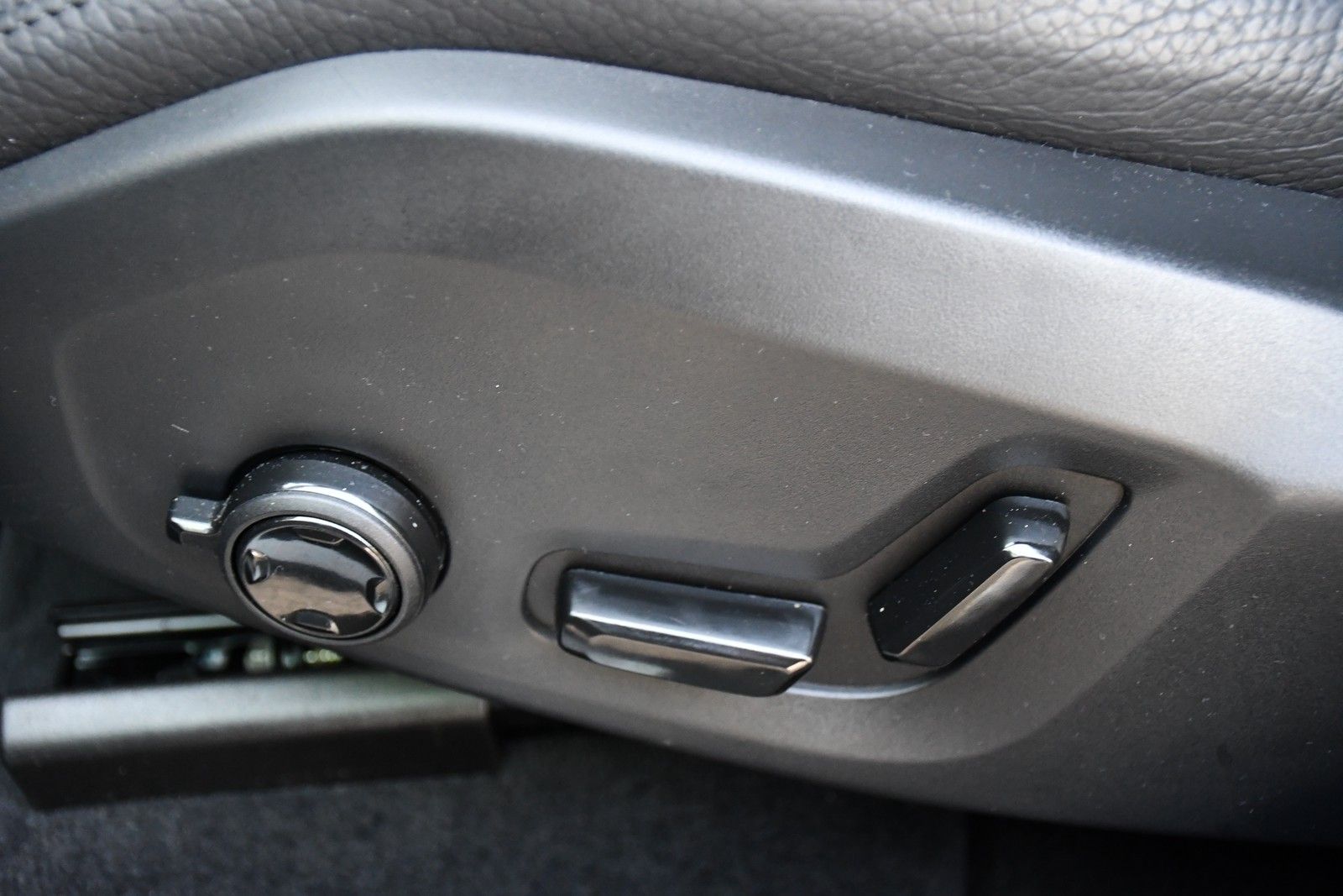 Volvo XC60 Ultimate Dark AWD*AHK*Head-Up*360°Kamera*Pa