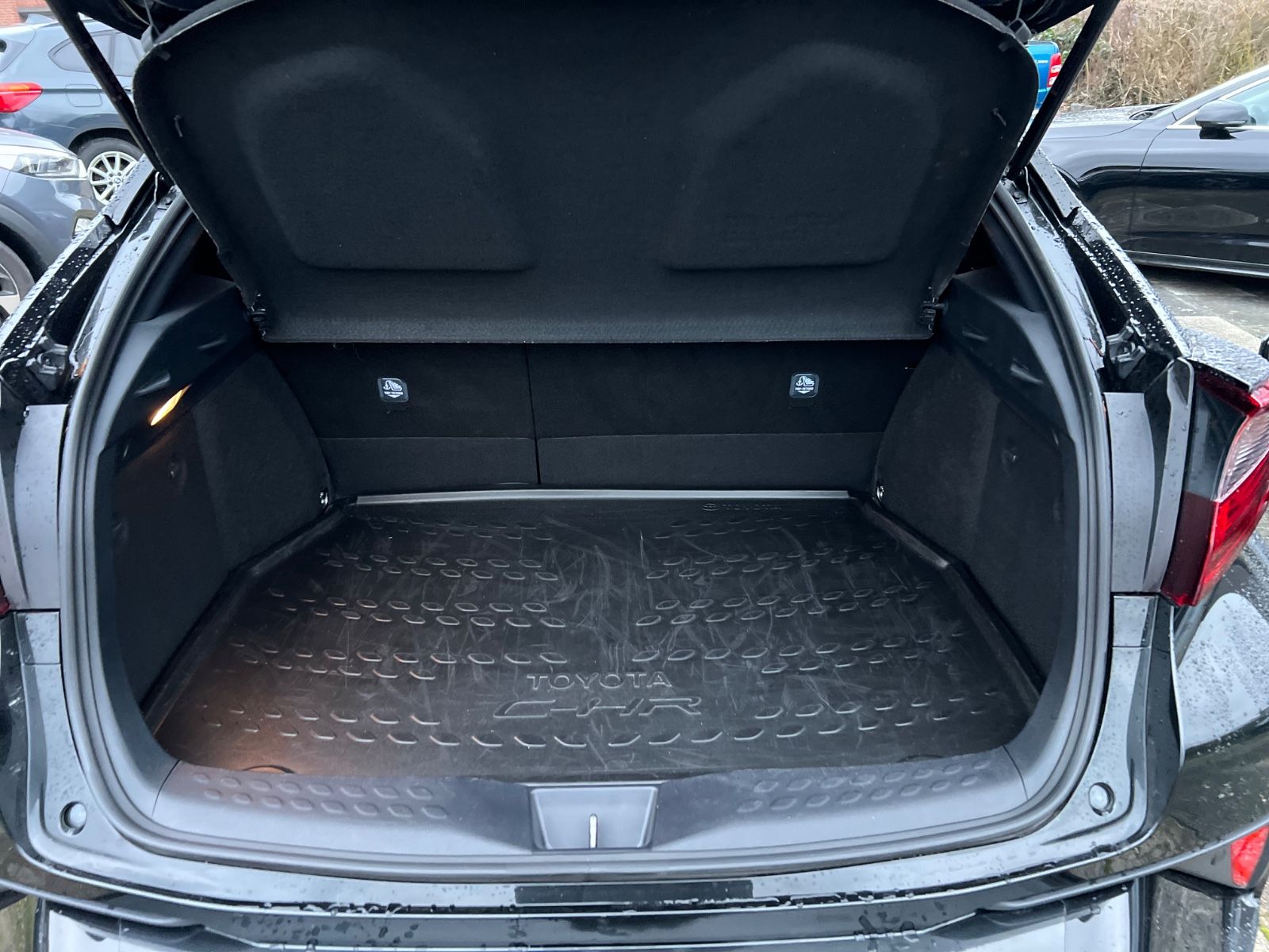 Toyota C-HR 2.0 Hybrid - Samsaru's Car Outlet