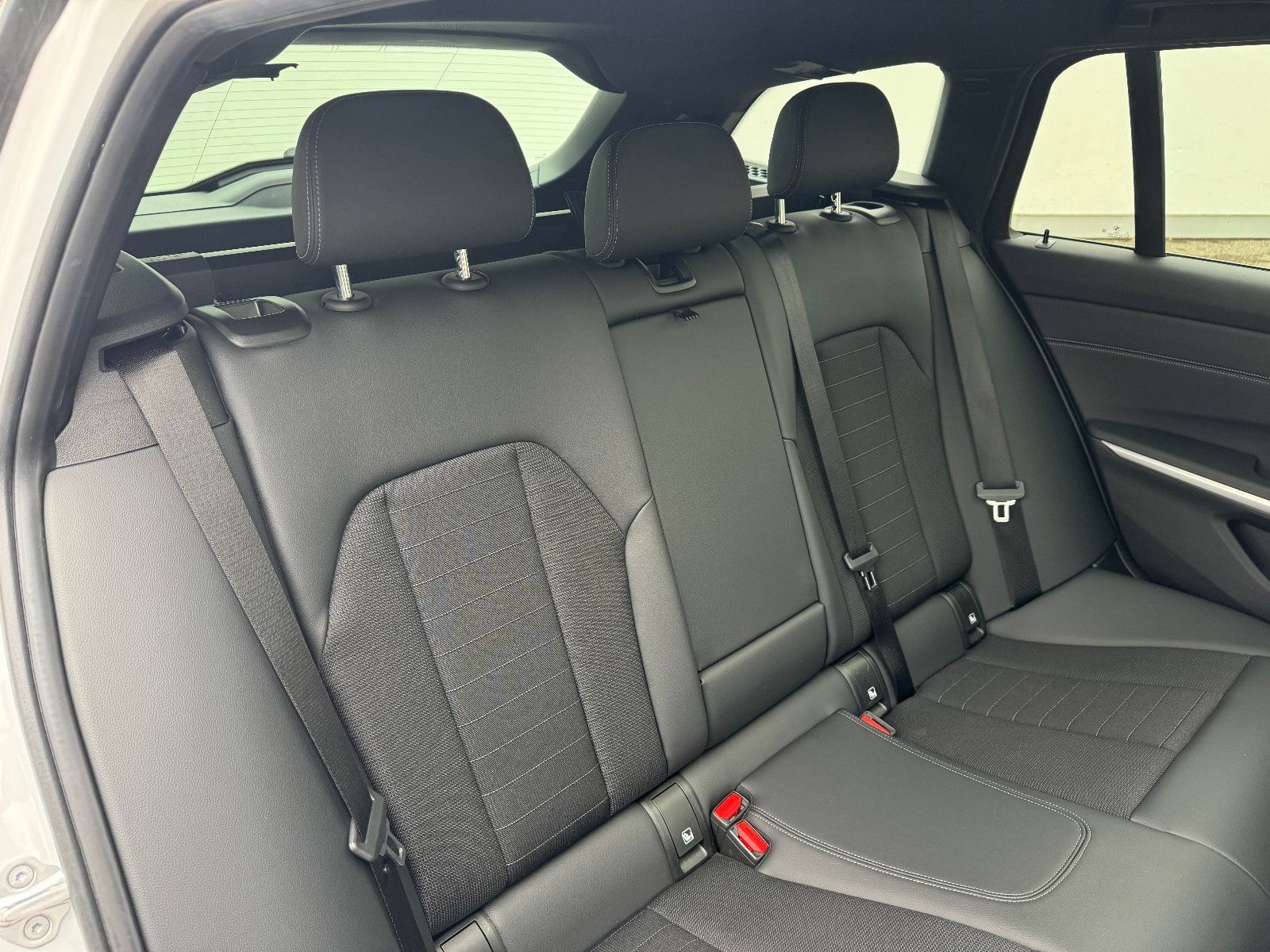BMW 330 i xDrive Aut. - Samsaru's Car Outlet