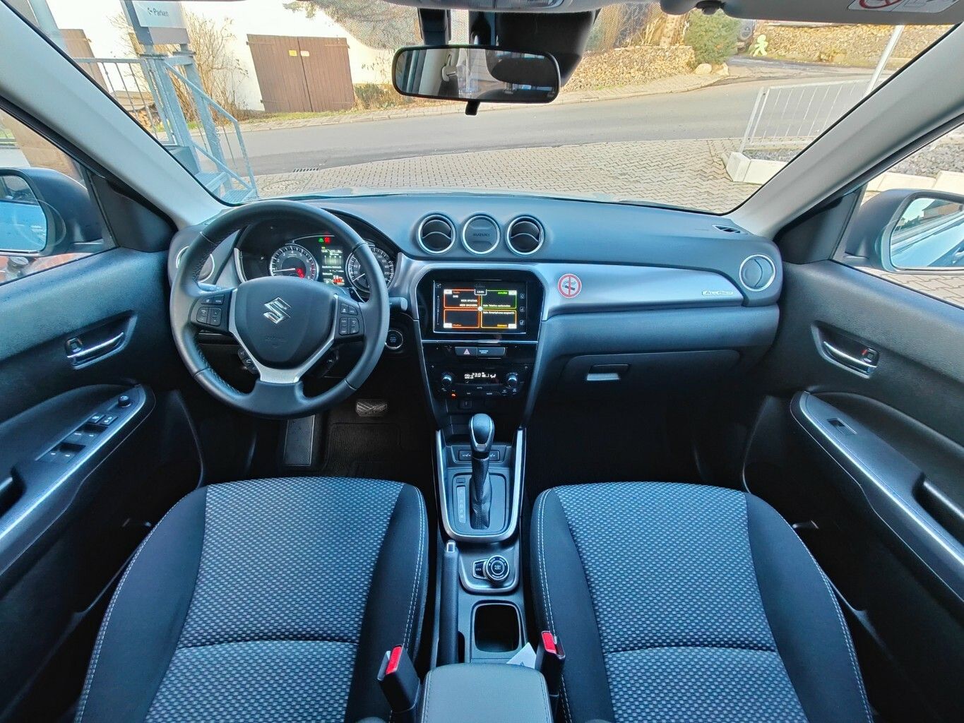 Suzuki Vitara 1.5 Hybrid Comfort 4x4 - Samsaru's Car Outlet