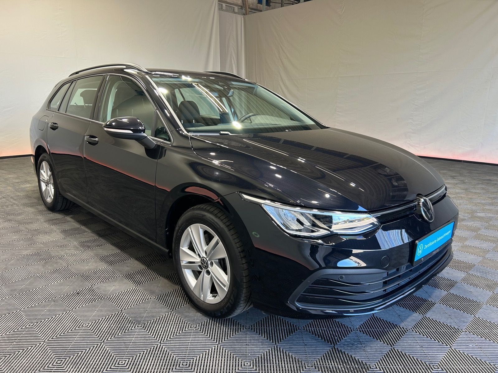 Volkswagen Golf Variant Life 2.0 TDI - Samsaru's Car Outlet