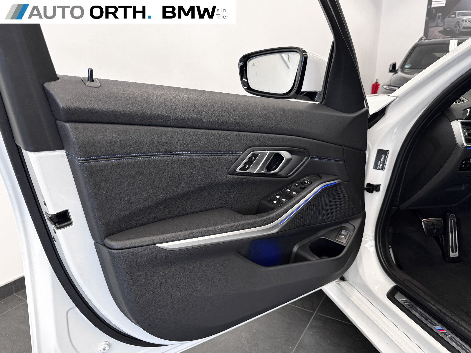 BMW 330i xDrive Touring M-Sport - Samsaru's Car Outlet