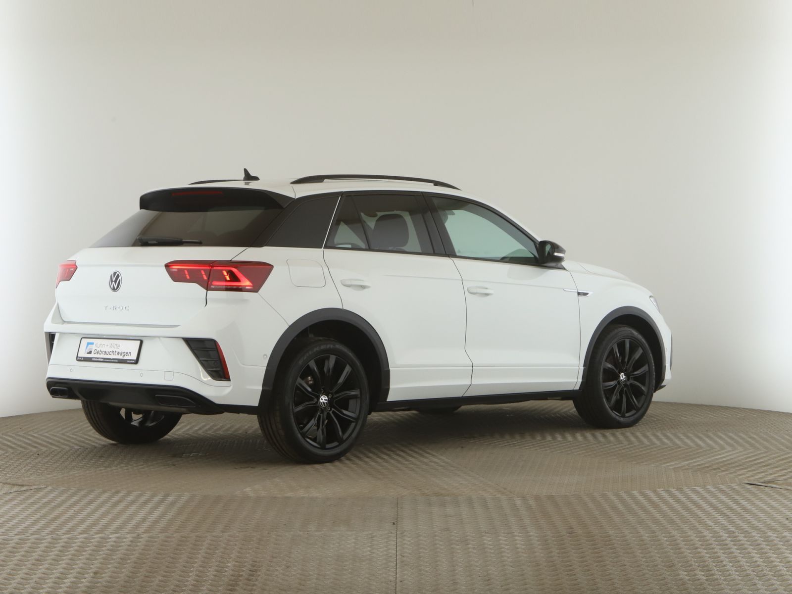 Volkswagen T-Roc 1.5 TSI R-Line - Samsaru's Car Outlet