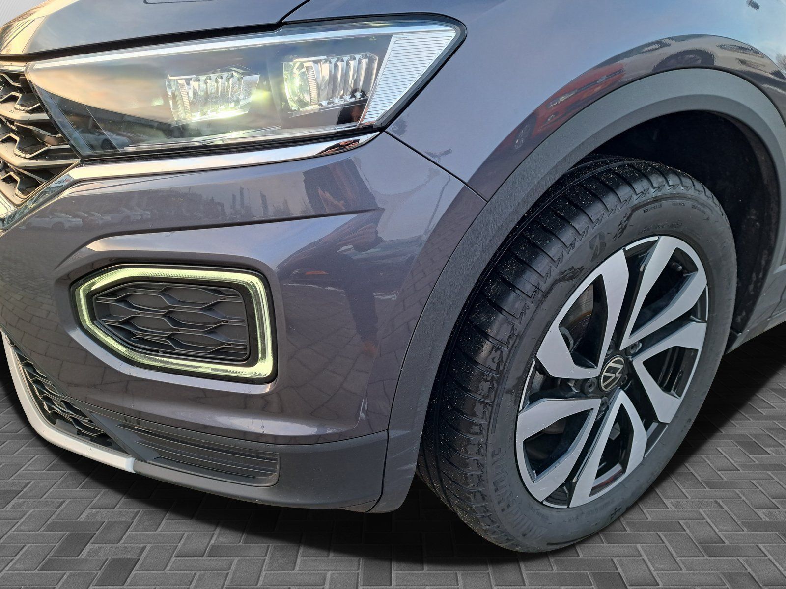 Volkswagen T-Roc 1.5 TSI Active - Samsaru's Car Outlet