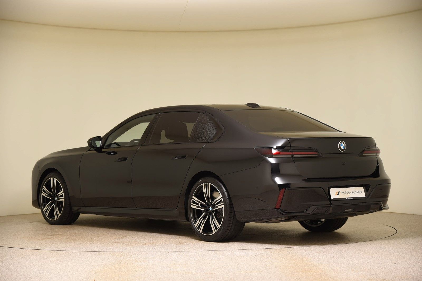 BMW 740d xDrive M Sport Pro StandHzg HUD 360° Alarm