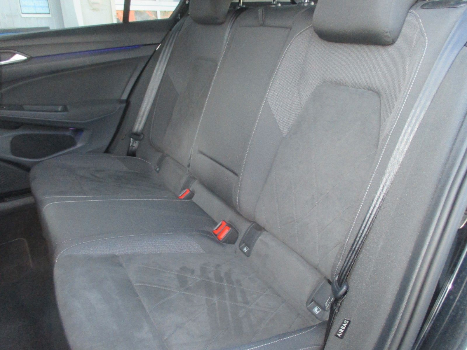 Volkswagen Golf 8 2.0 TDI DSG Life - Samsaru's Car Outlet