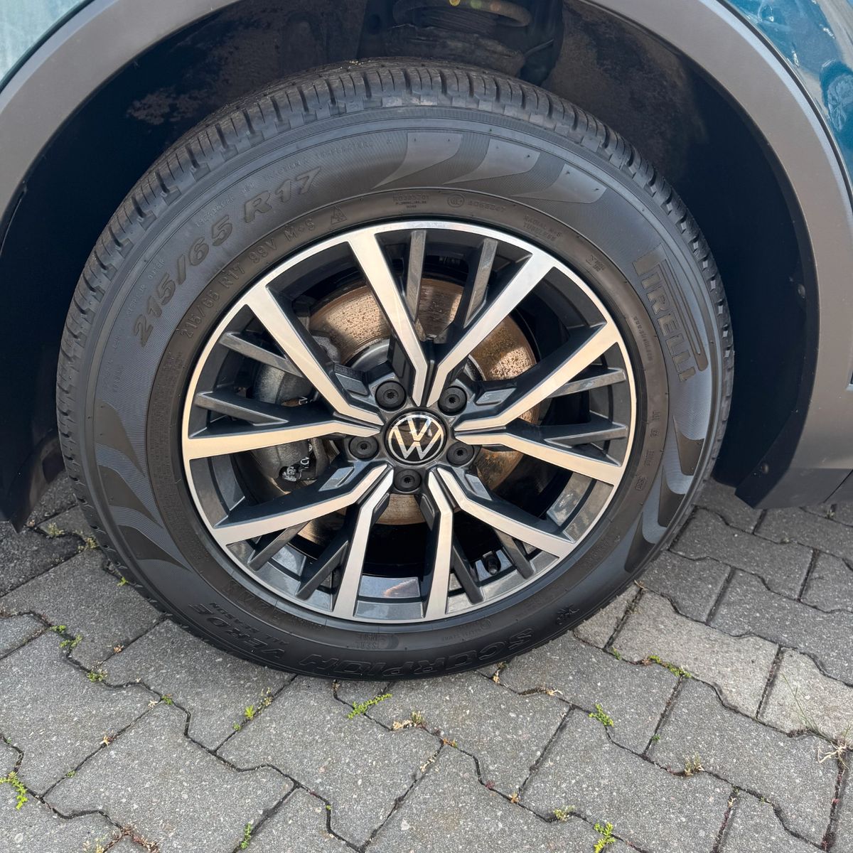 Volkswagen Tiguan Life 2.0 TDI - Samsaru's Car Outlet