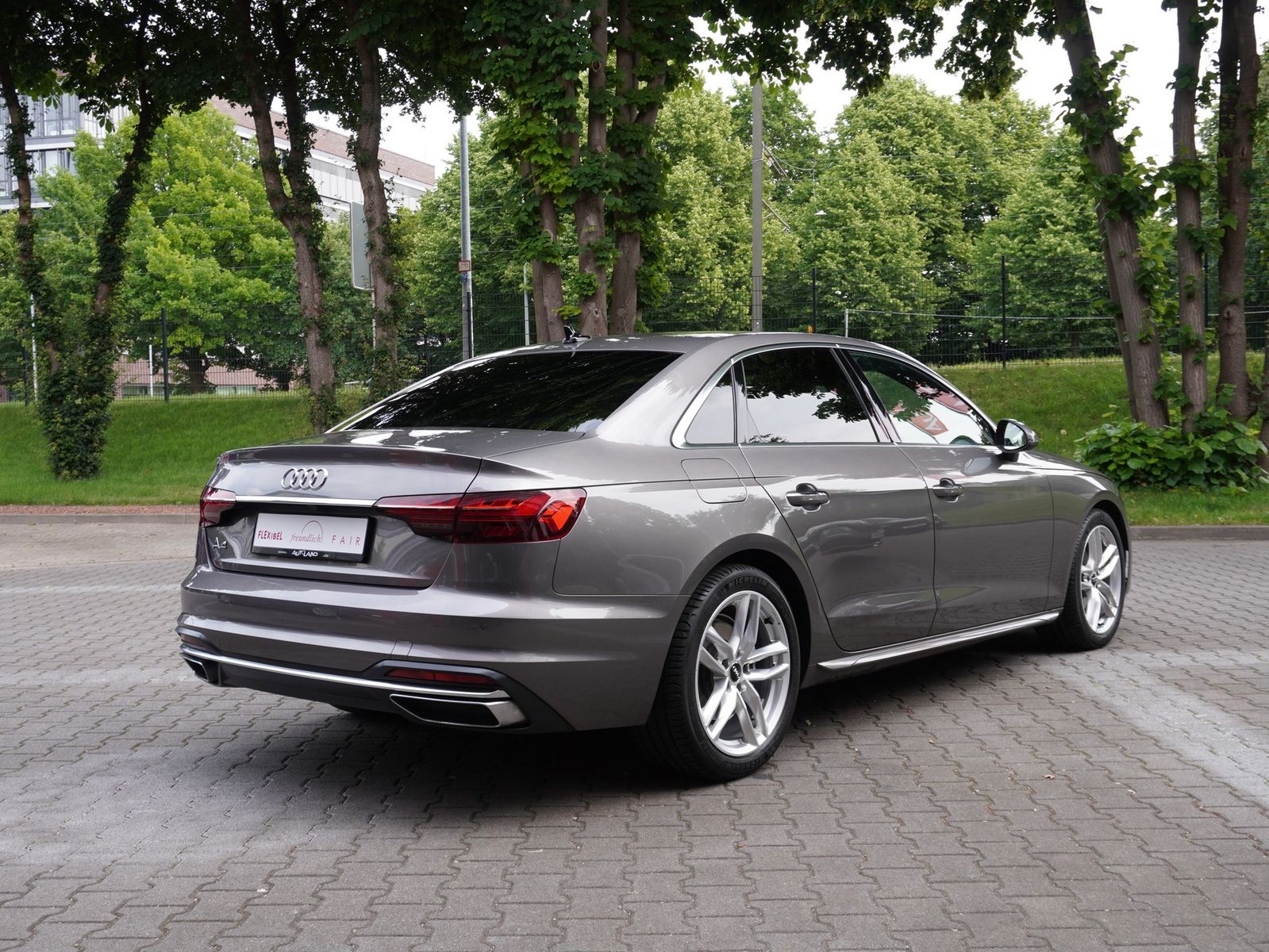 Audi A4 2.0 TDI 35 S-Line - Samsaru's Car Outlet