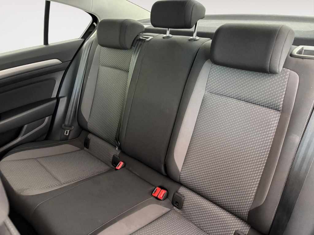 Volkswagen Passat Basis - Samsaru's Car Outlet