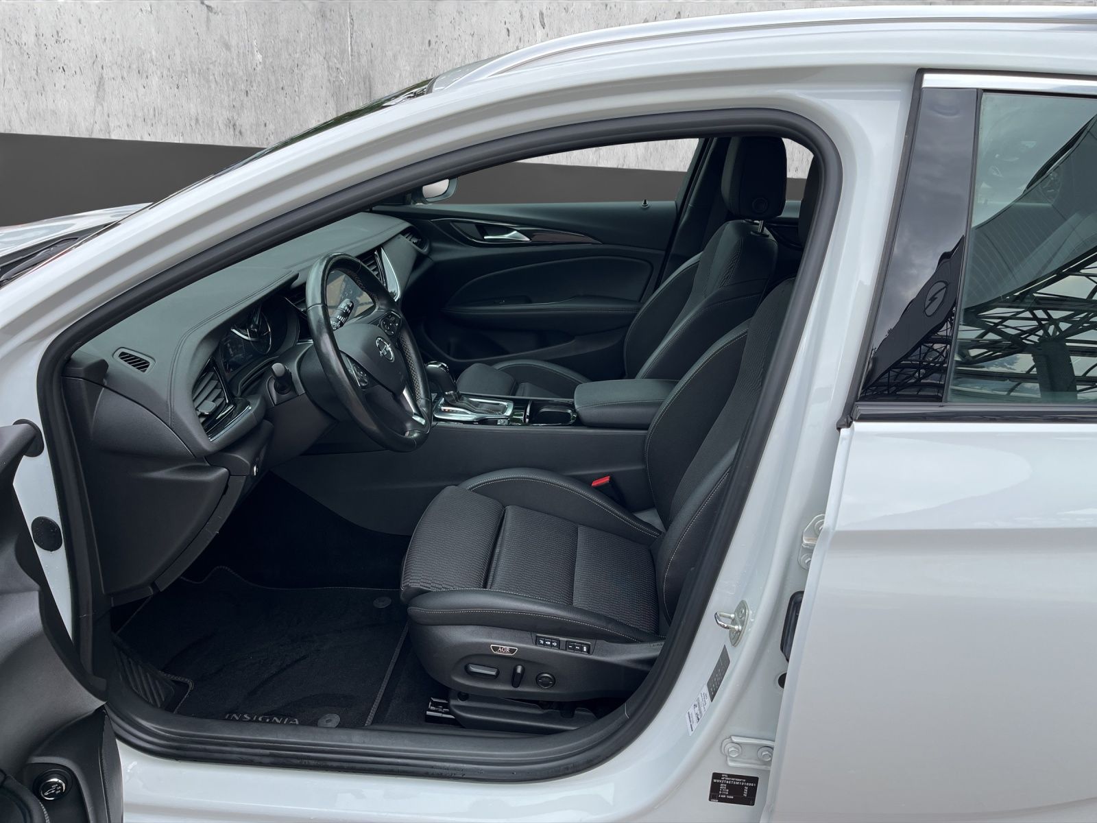 Opel Insignia ST Business Elegance - Samsaru's Car Outlet