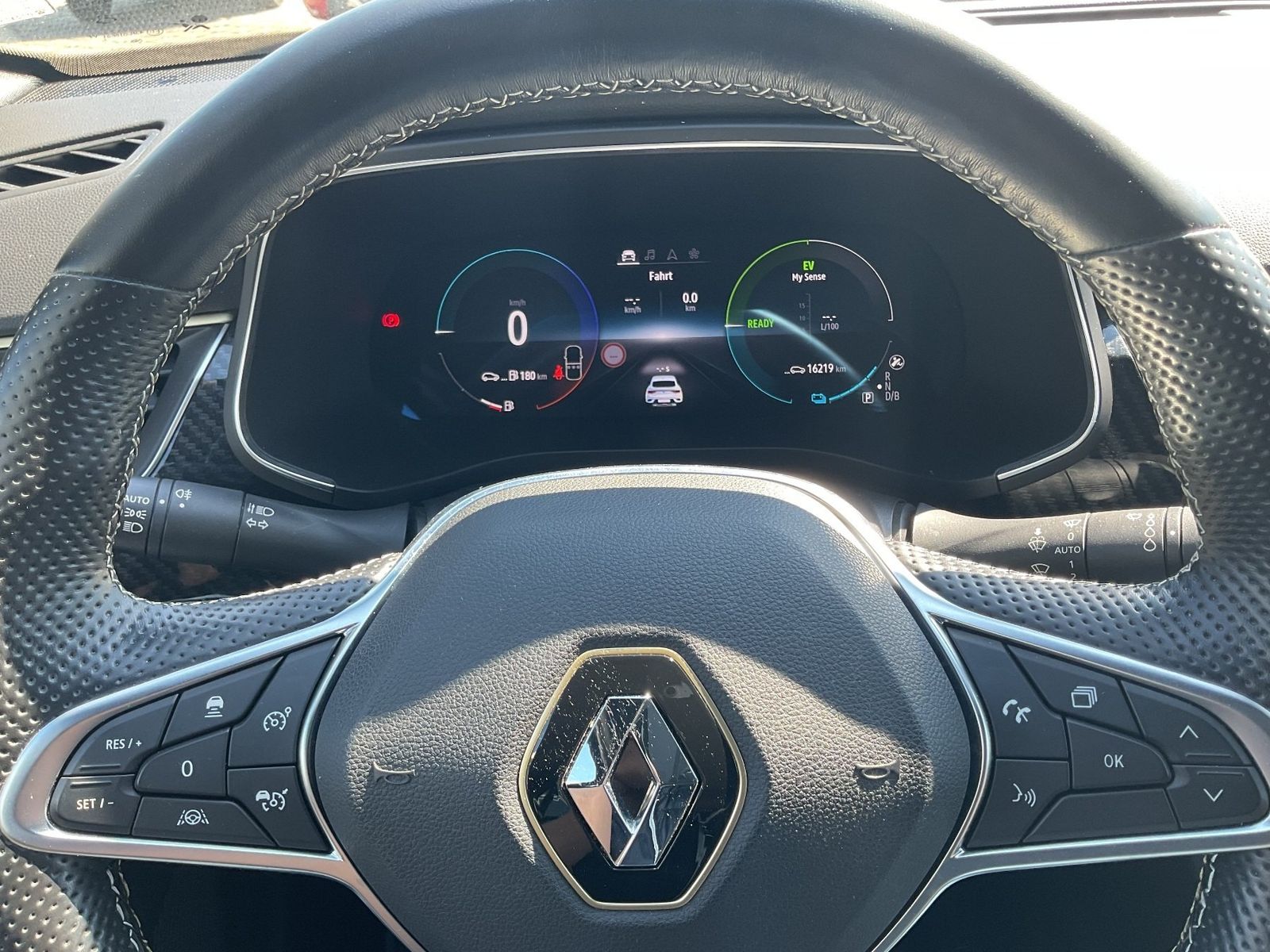 Renault Arkana E-TECH engineered hybrid 145 - Samsaru's Car Outlet