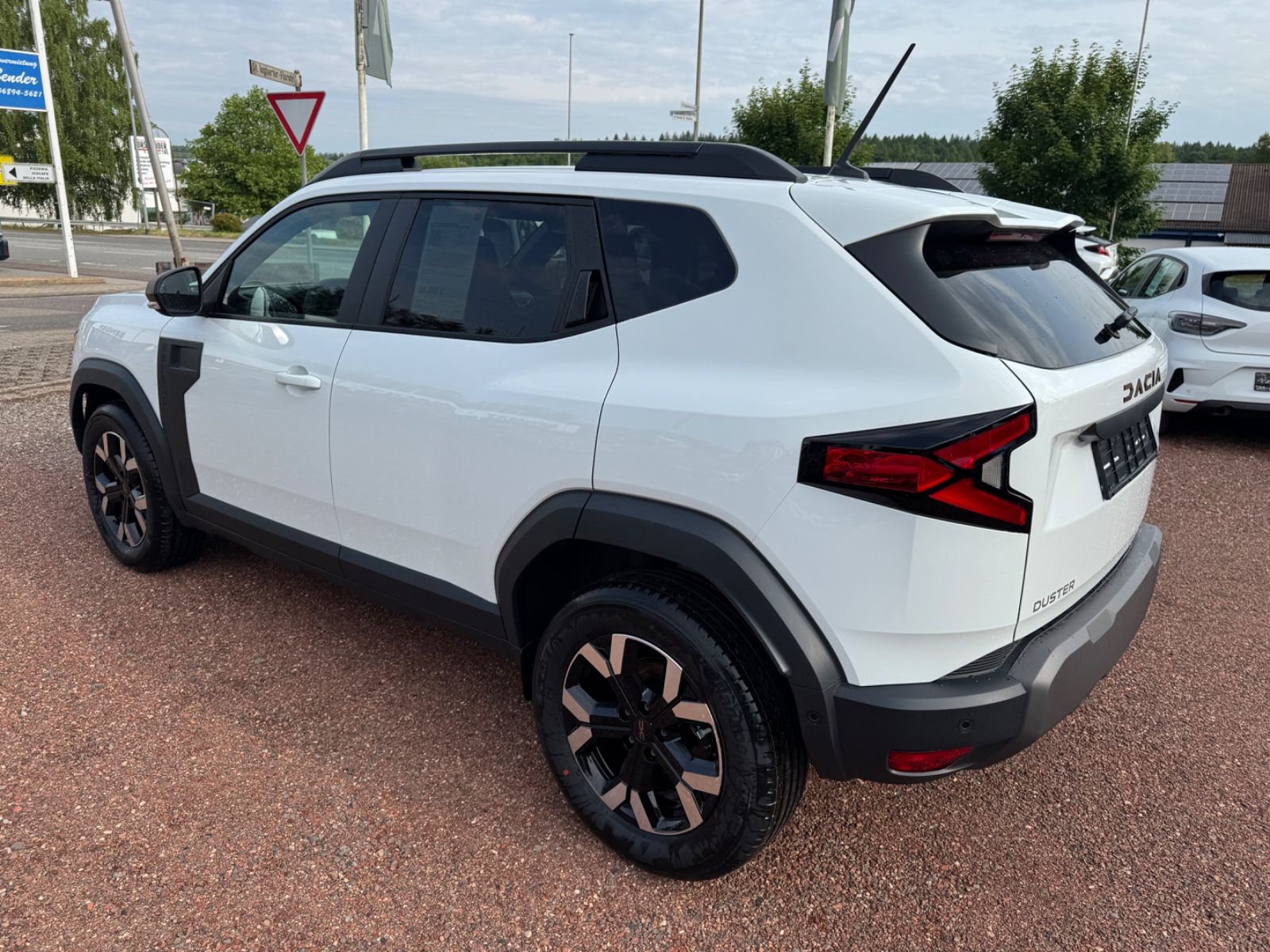 Dacia Neuer Duster Extreme TCE 130 - Samsaru's Car Outlet