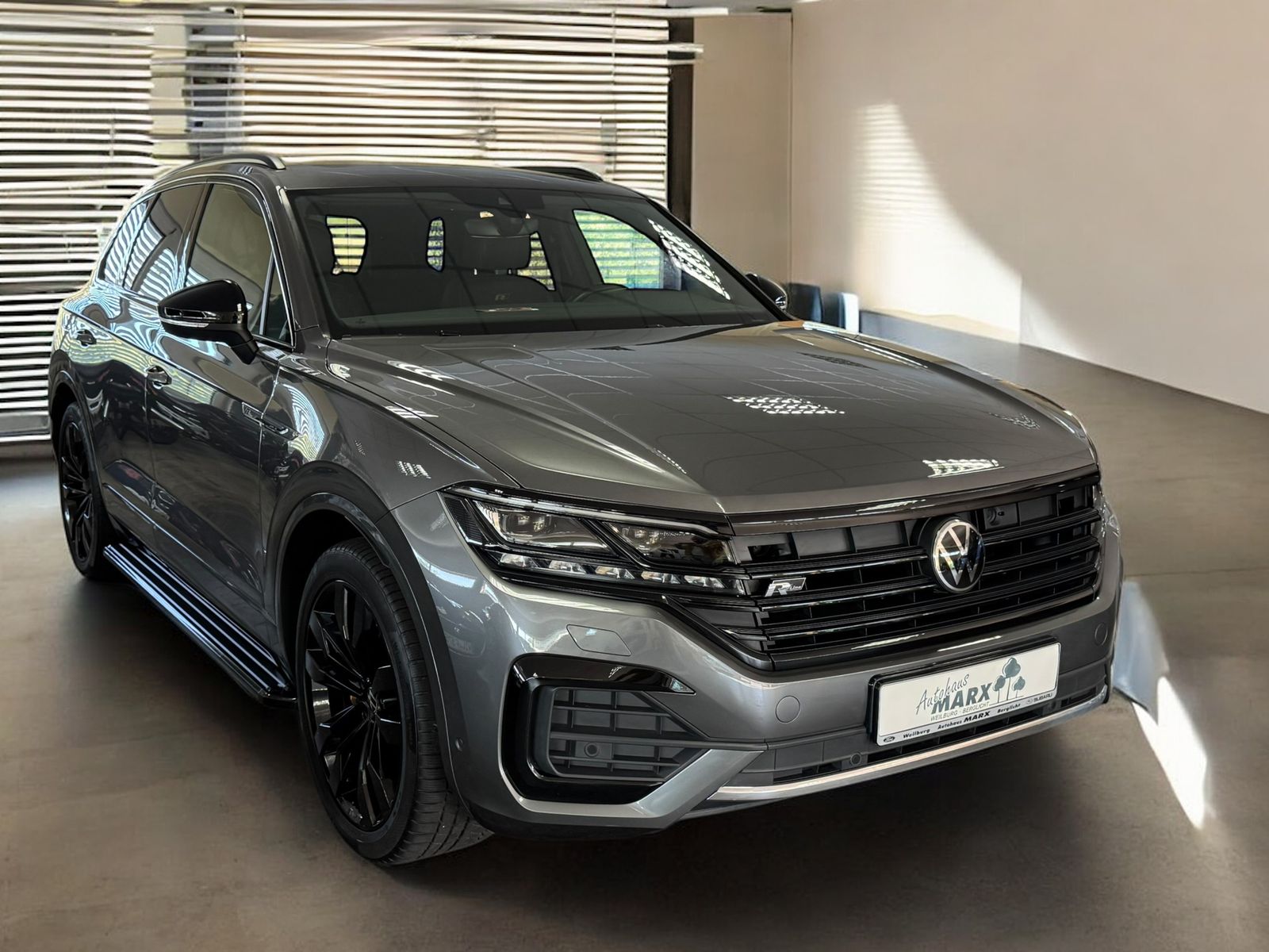 Volkswagen Touareg R-Line 4Motion - Samsaru's Car Outlet