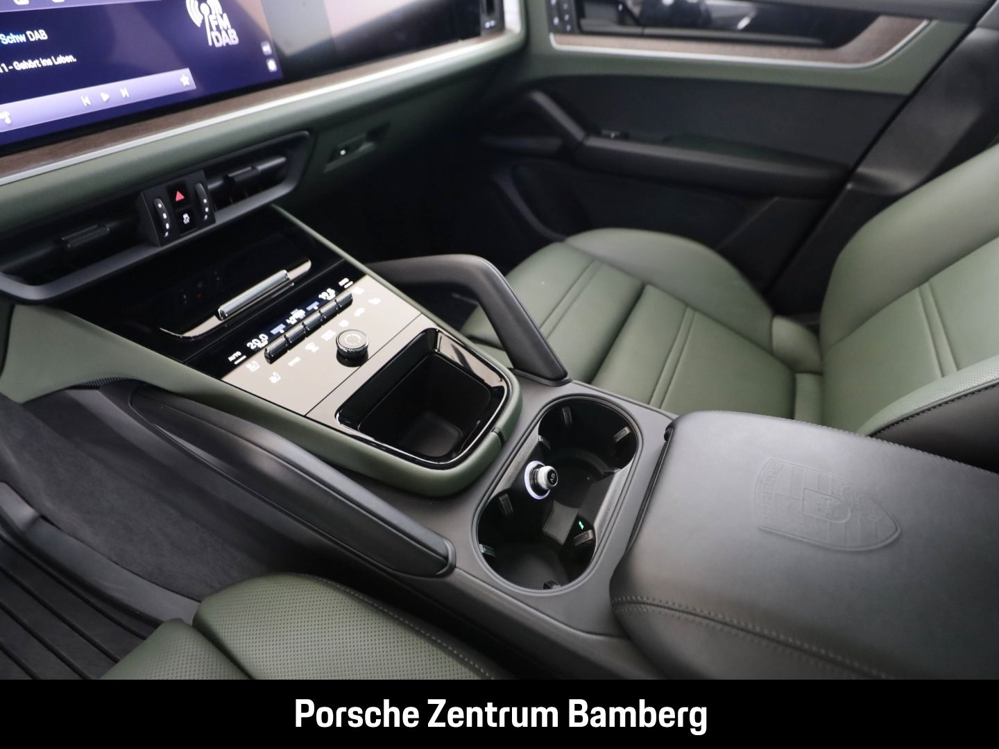 Porsche Cayenne E-Hybrid/ PDCC/ InnoDrive/ HUD/ Massage