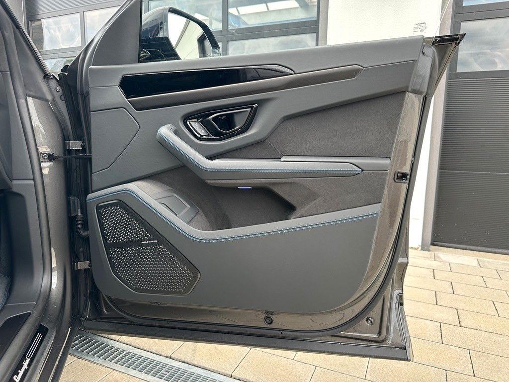 Lamborghini Urus SE - Samsaru's Car Outlet