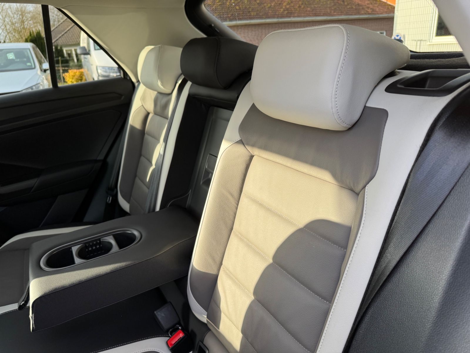 Volkswagen T-Roc Style 4Motion R-Line - Samsaru's Car Outlet