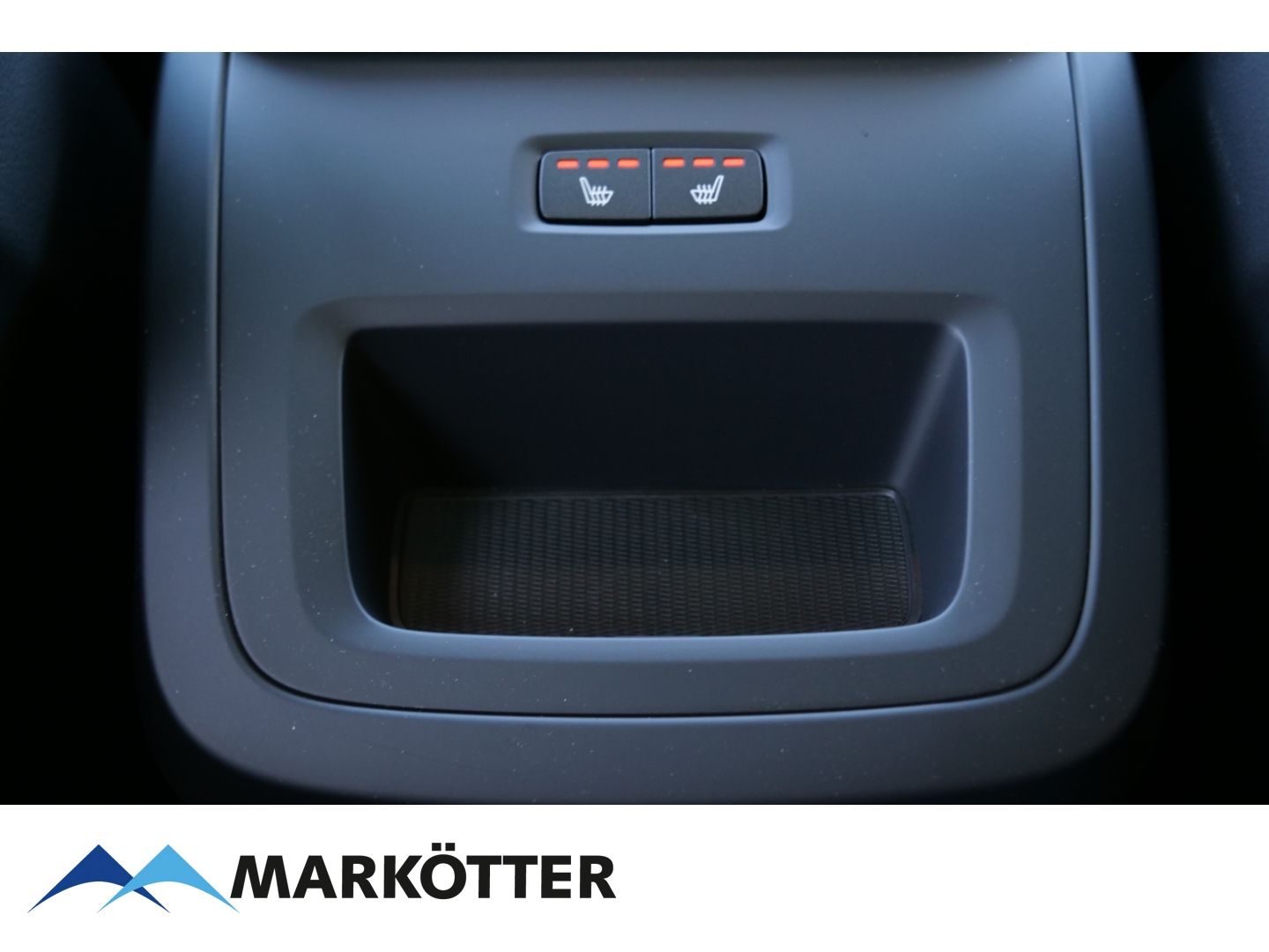 Volvo XC60 Plus Black Edition Plug-In Hybrid AWD T6 - Samsaru's Car Outlet