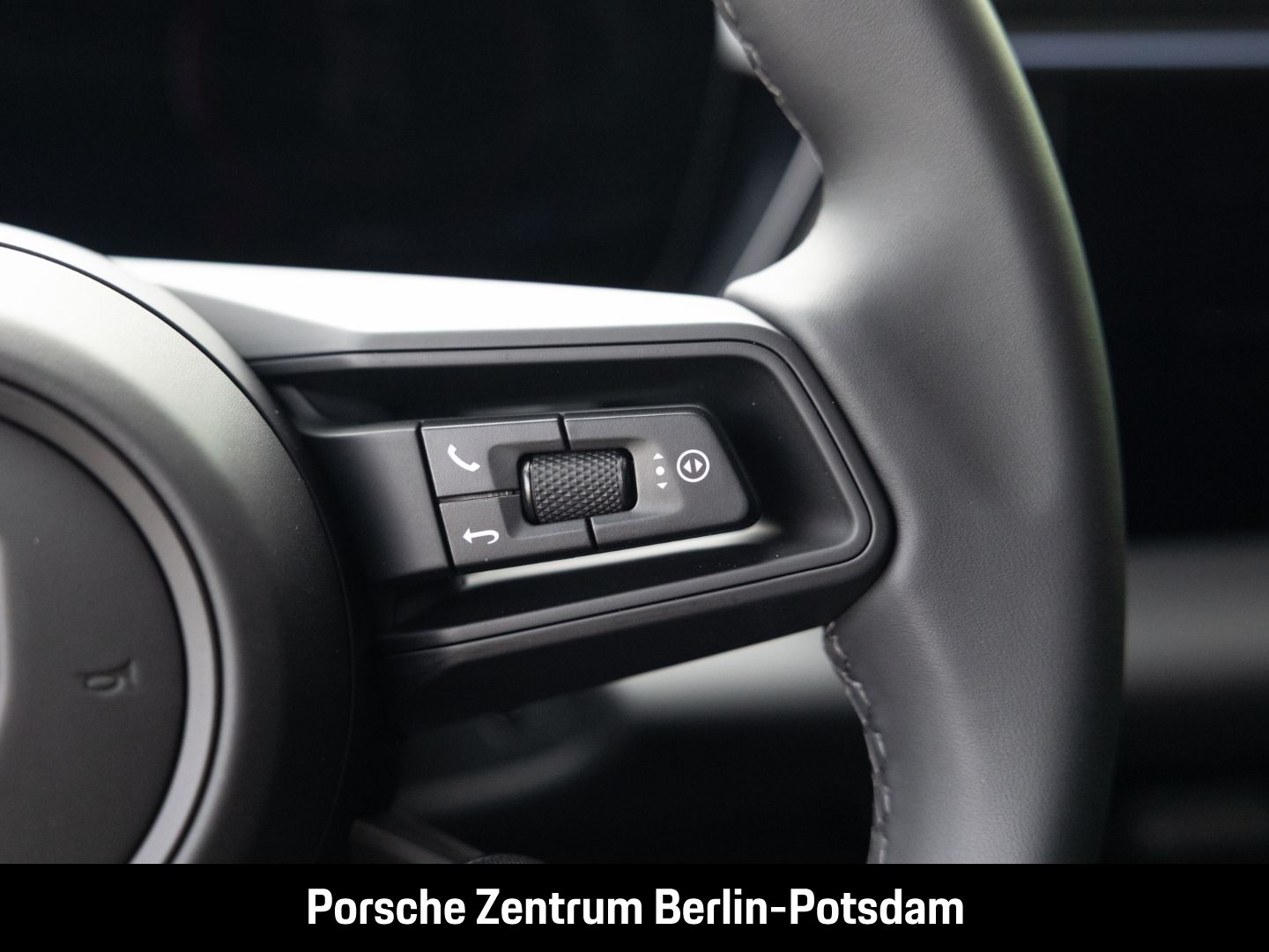 Porsche Macan - Samsaru's Car Outlet
